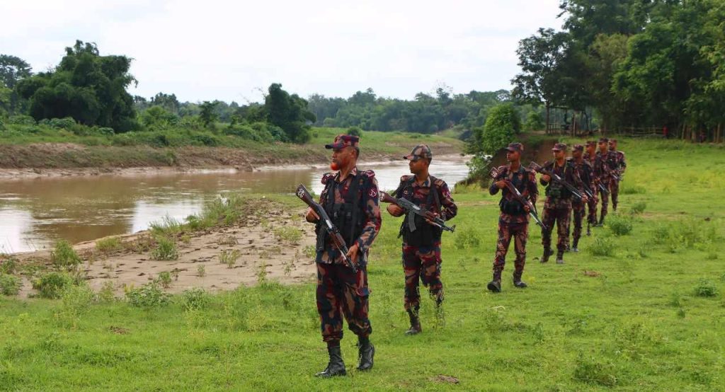 বিজিবির তৎপরতায় রামগড় সীমান্তে কমেছে মাদক ও চোরাচালান, সন্তুষ্ট স্থানীয়রা