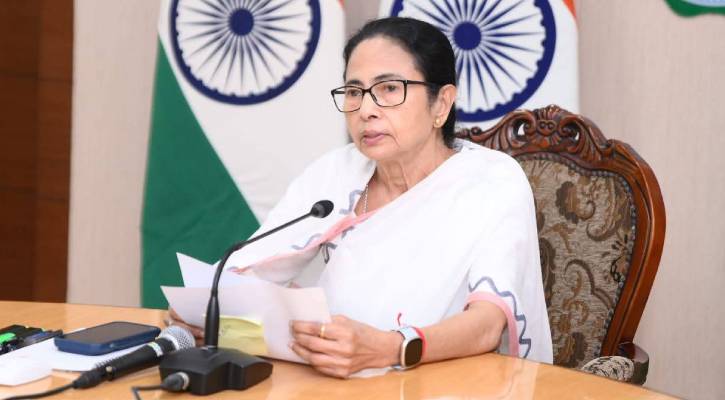 ভারতীয় বাংলাভাষীদের বাংলাদেশি অনুপ্রবেশকারী বলা বন্ধ করুন: মমতা