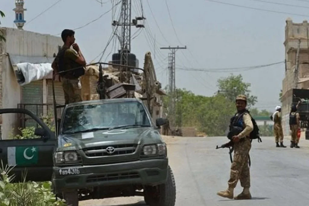 পাকিস্তানে নিরাপত্তা বাহিনীর অভিযানে ১৭ সন্ত্রাসী নিহত