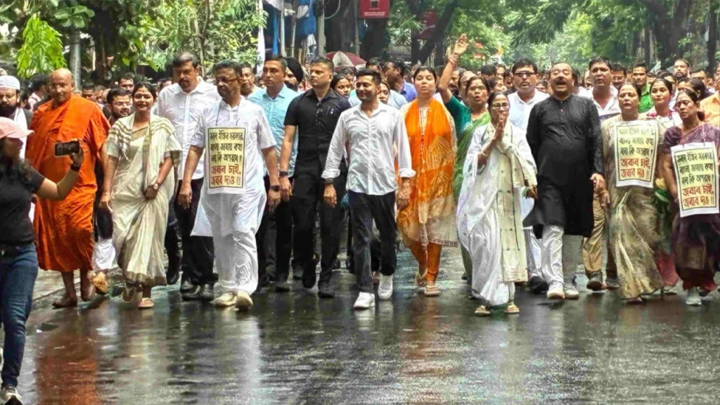 বাংলা বললেই ‘বাংলাদেশি’ অপবাদ: কলকাতায় তৃণমূলের বিক্ষোভ