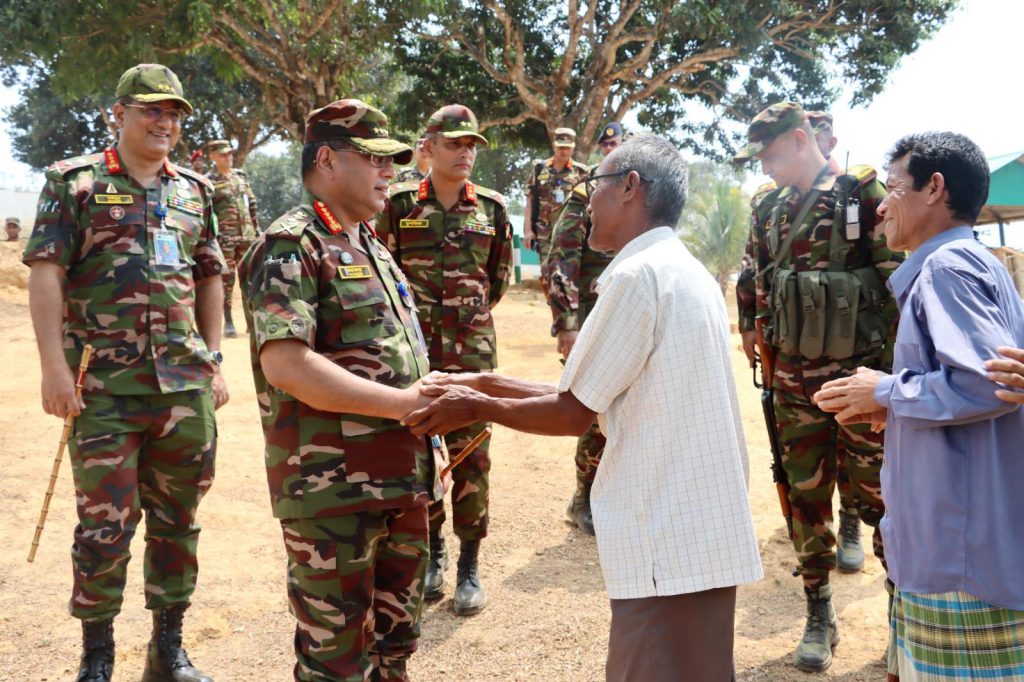 সেনাবাহিনী প্রধানের প্রতিশ্রুতি পূরন, সুপেয় পানি পেল রেজামনি ও কারিগর পাড়ার মানুষ