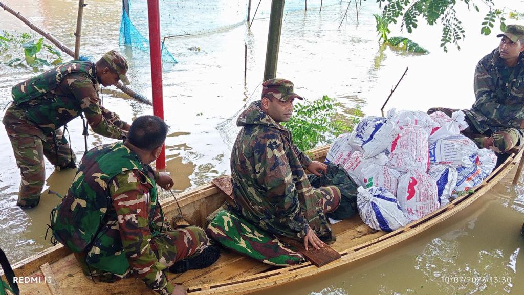 ফেনীতে বন্যা পরিস্থিতির অবনতি: উদ্ধার ও ত্রাণ তৎপরতায় যুক্ত হলো সেনাবাহিনী