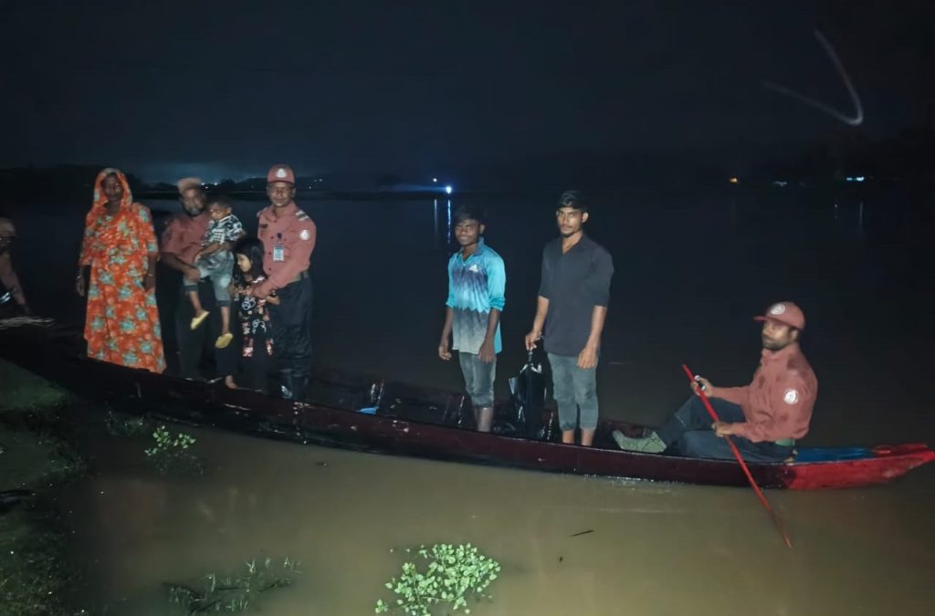 মানবতার সেবায় বন্যার্তদের পাশে বাংলাদেশ আনসার ও ভিডিপি