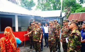 যশোরে অগ্নিকাণ্ডে ক্ষতিগ্রস্ত পরিবারকে ঘর ও আসবাবপত্র উপহার দিল সেনাবাহিনী