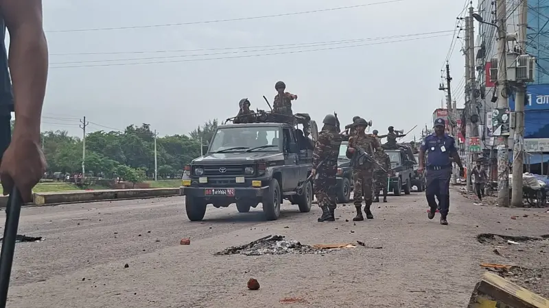 এনসিপি'র সভা ঘিরে গোপালগঞ্জ টানা সংঘর্ষ, রাত ৮টা থেকে কারফিউ