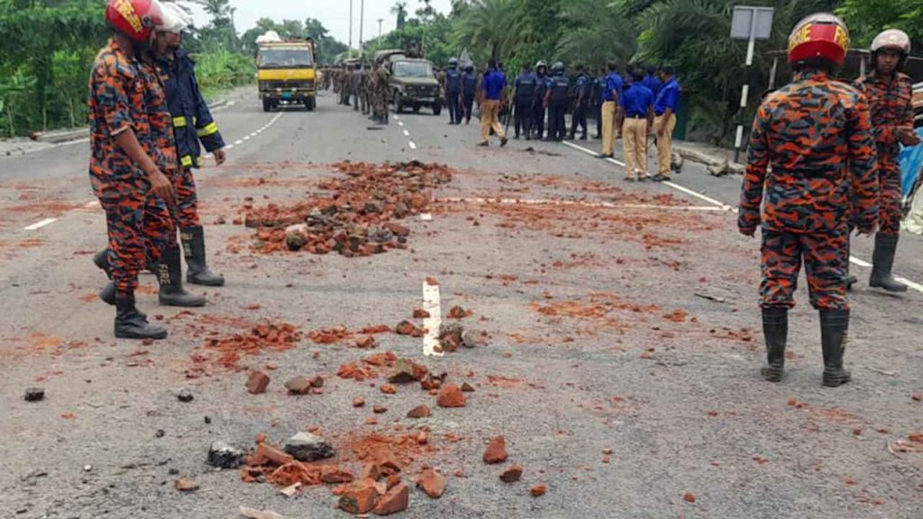 গোপালগঞ্জে সংঘর্ষোত্তর পরিস্থিতি: ফের বাড়ানো হলো কারফিউর সময়সীমা