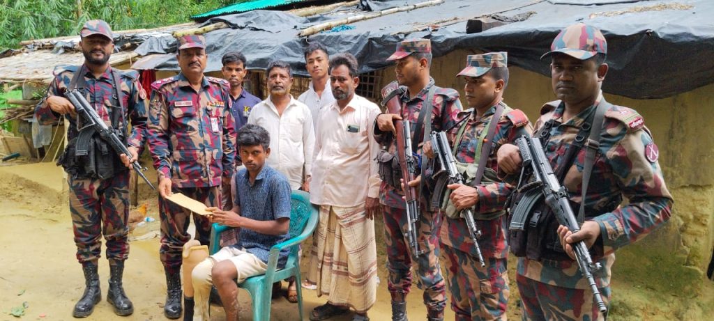 সীমান্তে মাইন বিস্ফোরণে আহত চার বাংলাদেশিকে বিজিবির আর্থিক সহায়তা