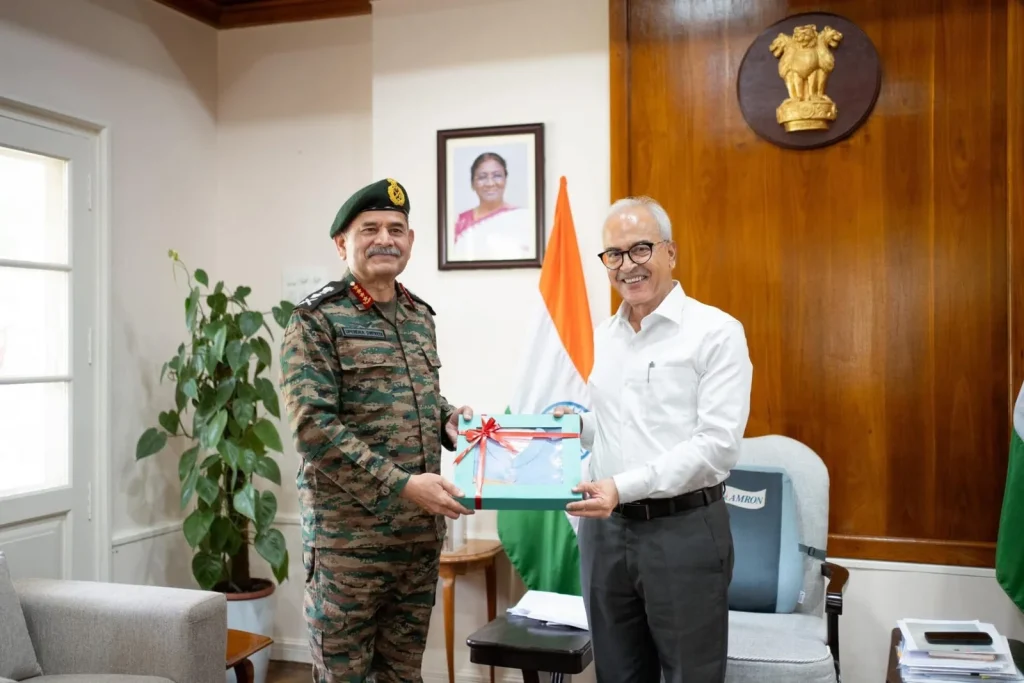 সহিংসতাপ্রবণ মণিপুর পরিদর্শন ভারতীয় সেনাপ্রধানের, নিরাপত্তা পরিস্থিতি পর্যালোচনা