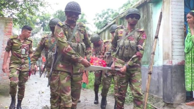 নাটোরে মধ্যযুগীয় কায়দায় নির্যাতিত শাহনাজকে সেনাপ্রধানের নির্দেশে সিএমএইচে ভর্তি