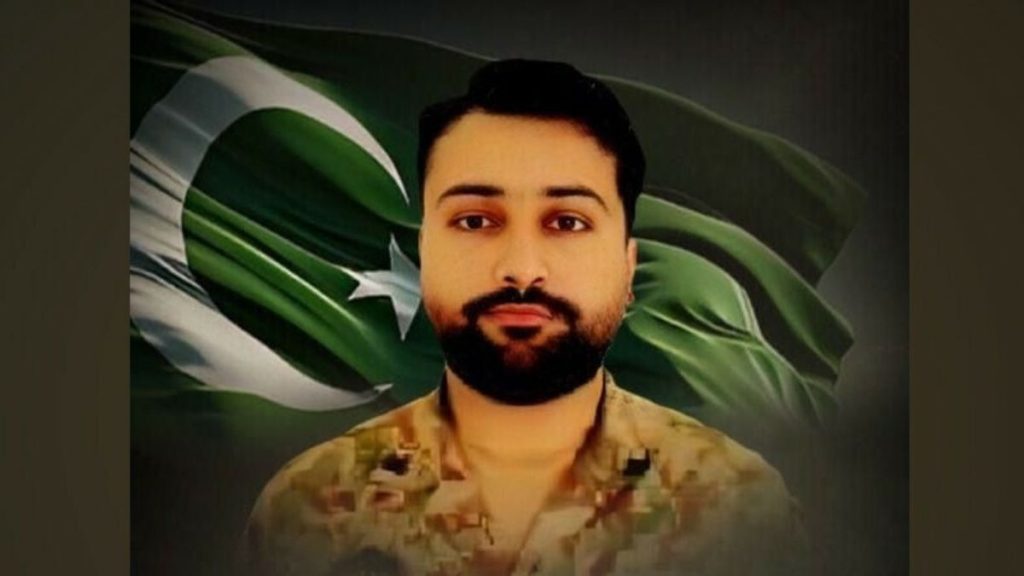 পাকিস্তানে সেনাবাহিনীর অভিযান: ৩ সন্ত্রাসীসহ এক মেজর নিহত