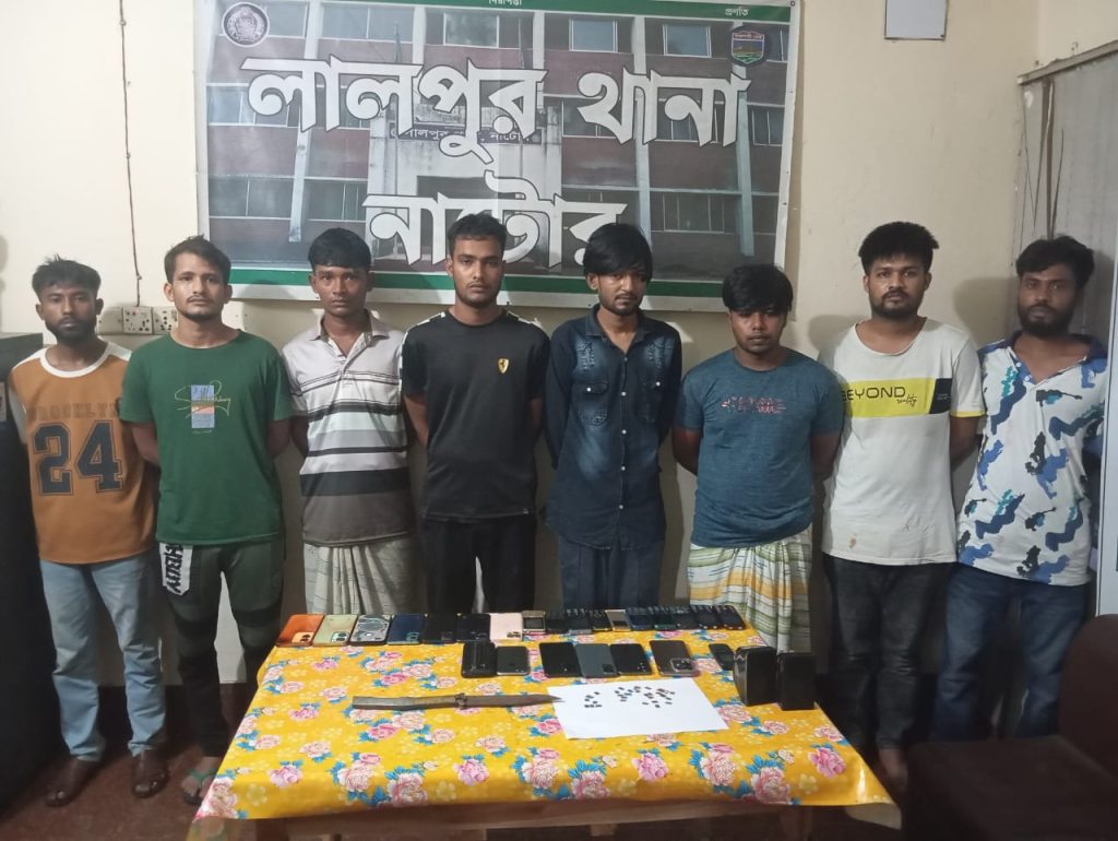 লালপুরে সেনা অভিযানে ইমু হ্যাকার ও মাদকসেবী কিশোর গ্যাংয়ের ১২ সদস্য আটক