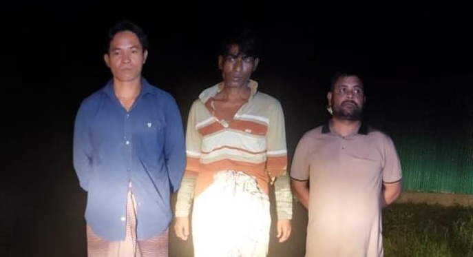 আলীকদমে সেনাবাহিনীর অভিযানে সাড়ে ৫ হাজার পিস ইয়াবাসহ আটক ৩