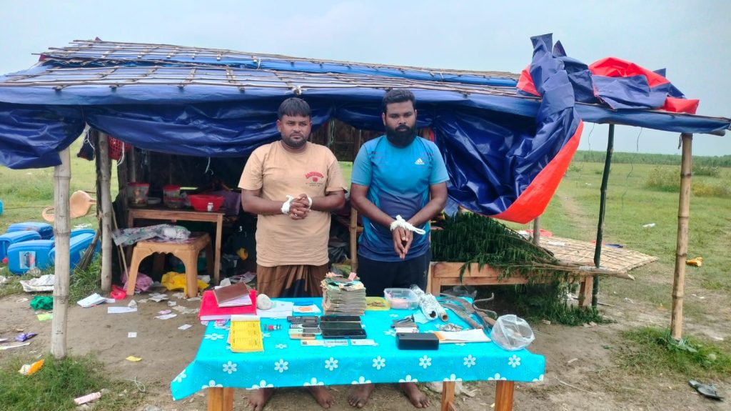 নাটোরে কাকন গ্রুপের ঘাঁটিতে যৌথ অভিযান: অস্ত্র, ইয়াবা ও মানুষের খুলি উদ্ধার