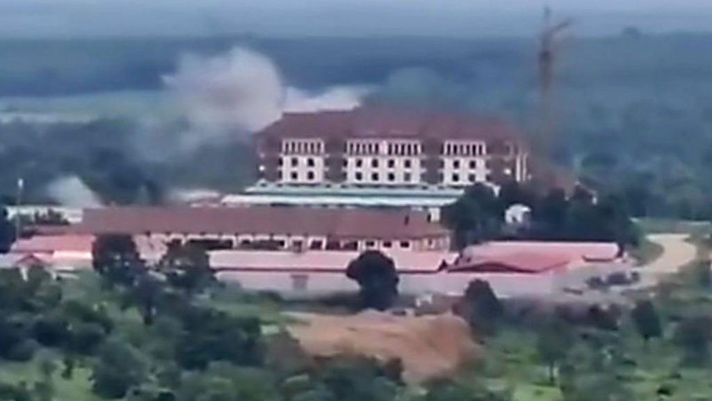 কম্বোডিয়ার আর্টিলারি ঘাঁটিতে থাইল্যান্ডের সেনাবাহিনীর হামলা