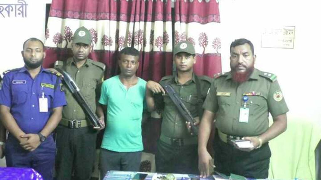 বেনাপোল বন্দরে ২০টি বাংলাদেশি পাসপোর্টসহ ভারতীয় ট্রাকচালক আটক