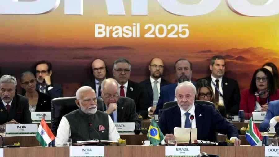 আধিপত্য শেষ হতে চলেছে ডলারের, আর্থিক সঙ্কটের আতঙ্কে ভারত!