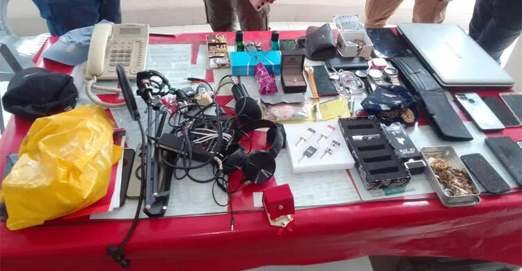 মিরপুর ডিওএইচএসে আইন-শৃঙ্খলা বাহিনীর পরিচয়ে ডাকাতি: সাবেক সেনা কর্মকর্তাসহ আটক ৪