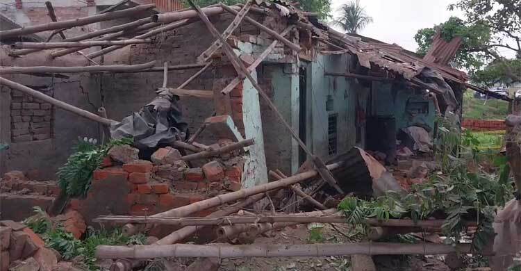 পশ্চিমবঙ্গে বিধানসভা ভোটের আগে পূর্ব বর্ধমানে বোমা বিস্ফোরণ, নিহত ১, আহত ৩