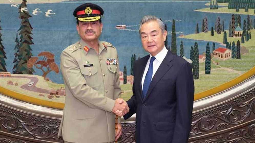 চীন সফরে পাকিস্তানের সেনাপ্রধান, সিপিইসি ও নিরাপত্তা সহযোগিতা নিয়ে গুরুত্বপূর্ণ বৈঠক