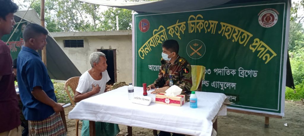 খাগড়াছড়িতে তিন শতাধিক মানুষকে বিনামূল্যে চিকিৎসা সেবা ও ওষুধ বিতরণ করল সেনাবাহিনী