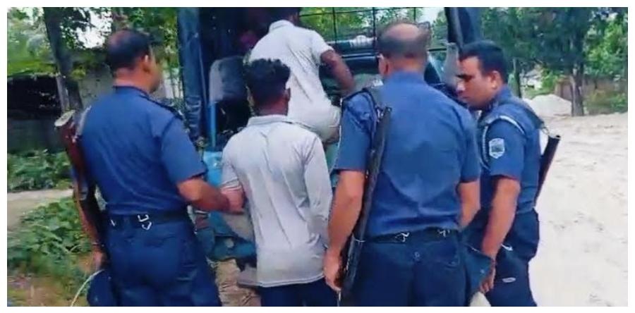 নাটোরের লালপুরে অবৈধ বালু উত্তোলন বন্ধে সেনা অভিযান, গ্রেফতার ৩