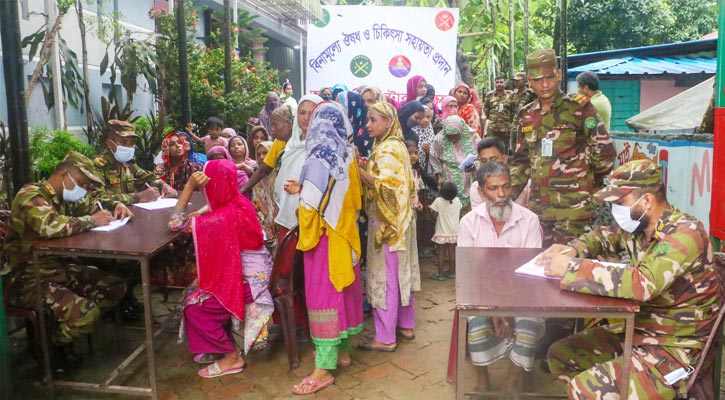 চট্টগ্রামে সেনাবাহিনীর বিনামূল্যে স্বাস্থ্যসেবা ক্যাম্প, উপকারভোগী আড়াই শতাধিক মানুষ