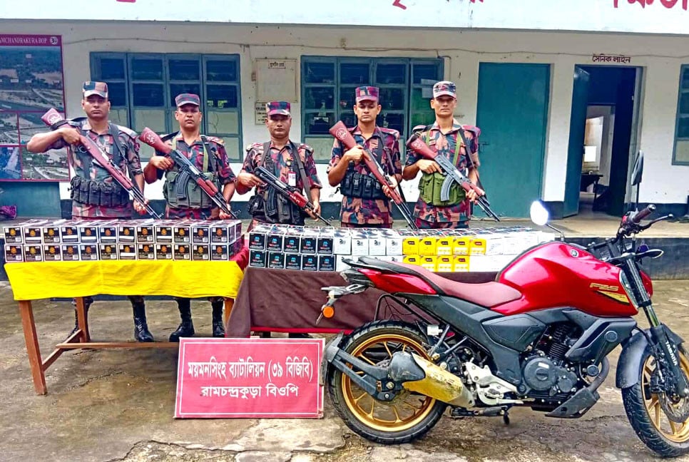 শেরপুর সীমান্তে বিজিবির অভিযানে দেড় কোটি টাকার ভারতীয় মোবাইল ডিসপ্লে জব্দ