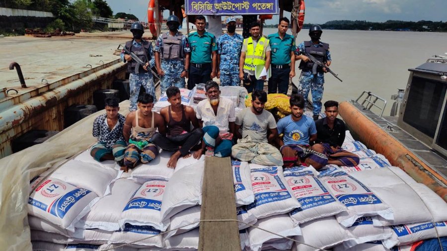 চোরাইপথে মিয়ানমারে যাচ্ছে খাদ্য ও নিত্যপণ্য, বিনিময়ে আসছে মাদক