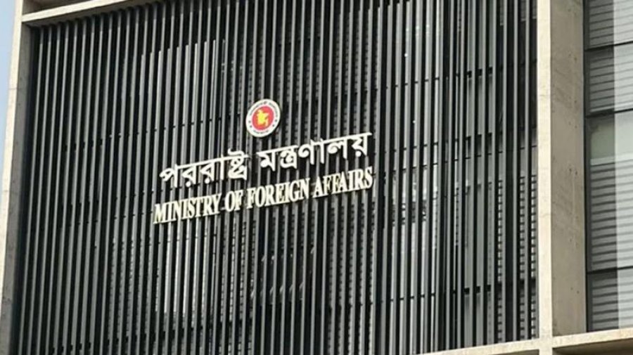 সীমান্তের কাছে আশ্রয় নিয়েছে ৫০ হাজার রোহিঙ্গা