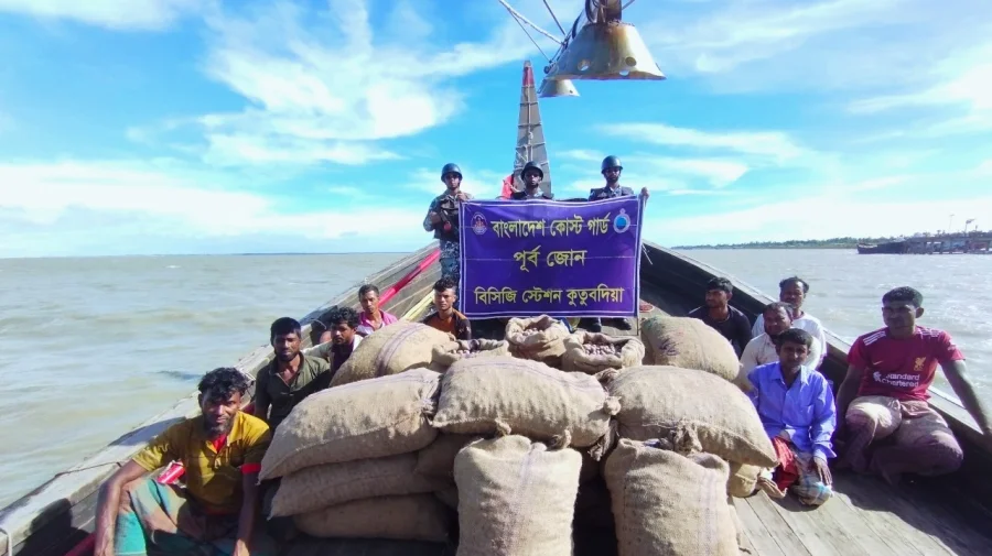 বাংলাদেশি পণ্যের আড়ালে মাদক পাচার, ‘জিম্মি নাটক’ ফাঁস করল কোস্টগার্ড