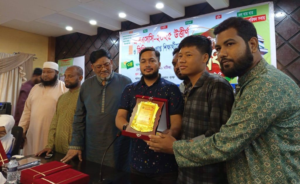 খাগড়াছড়িতে কৃতি শিক্ষার্থীদের সংবর্ধনা দিলো পার্বত্য চট্টগ্রাম ছাত্র পরিষদ