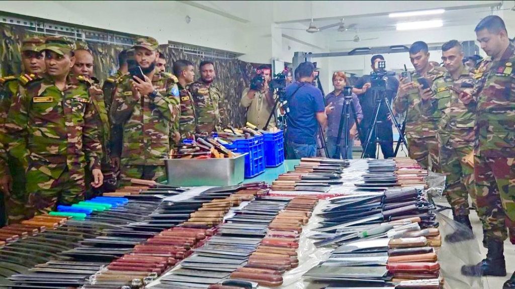 নিউ মার্কেটে সেনা অভিযানে ১১০০টির বেশি ধারালো অস্ত্র উদ্ধার, আটক ৯