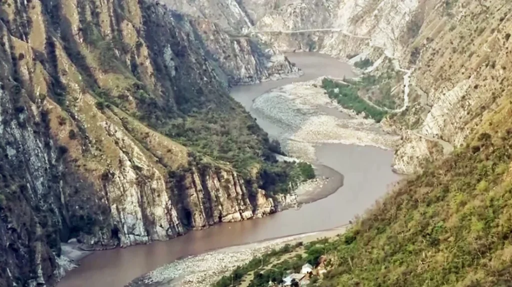 কাশ্মীরে বৃহত্তম জলবিদ্যুৎ কেন্দ্র নির্মাণের পরিকল্পনা ভারতের