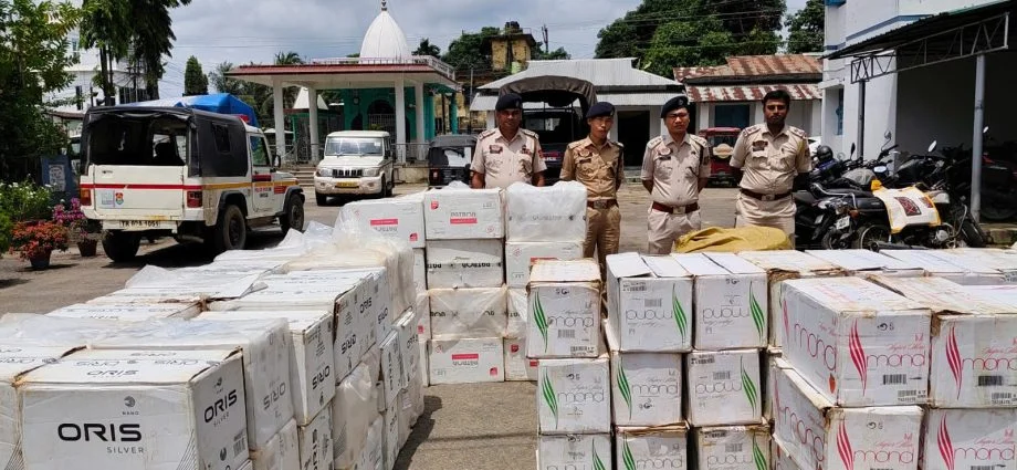 ত্রিপুরায় বড় ধরনের অভিযানে ৭০ লাখ টাকার বার্মিজ সিগারেট জব্দ