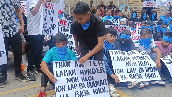 বাংলাদেশি অনুপ্রবেশ ঠেকাতে মেঘালয়ে শিক্ষার্থীদের অবস্থান কর্মসূচি