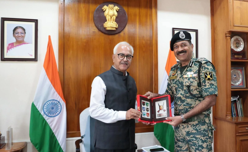 ভারত-মিয়ানমার সীমান্ত পরিস্থিতি নিয়ে মণিপুরের রাজ্যপালের সঙ্গে বিএসএফের শীর্ষ কর্মকর্তাদের বৈঠক