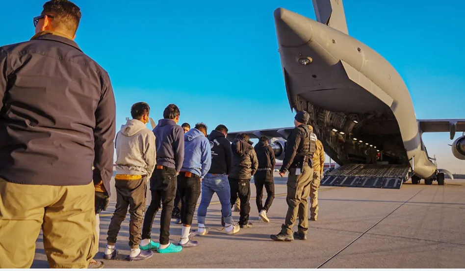 যুক্তরাষ্ট্রে অবৈধ অভিবাসনের অবৈধভাবে অবস্থানে: মার্কিন সামরিক বিমানে ৩৯ বাংলাদেশি ঢাকায়অভিযোগে আটক বাংলাদেশিদের সামরিক বিমানে দেশে পাঠাচ্ছে ওয়াশিংটন