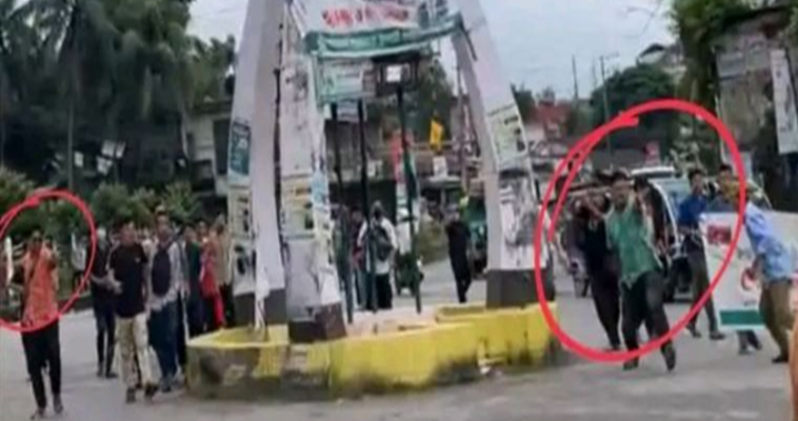 আধিপত্য বিস্তারখাগড়াছড়ি শহরে ইউপিডিএফের গোলাগুলি: প্রশাসন কি দায় এড়াতে পারে?কে কেন্দ্র করে খাগড়াছড়িতে ইউপিডিএফের বিবাদমান দুই গ্রুপের সংঘর্ষ, গুলি