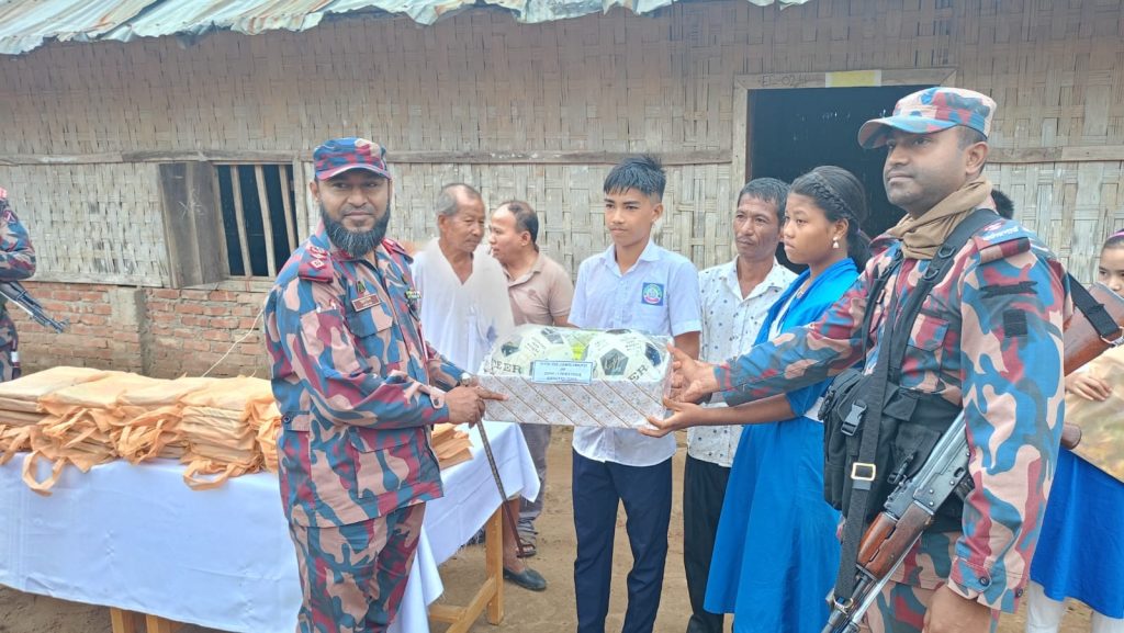 রামগড়ের দুর্গম অন্তু পাড়ায় পাহাড়ি শিক্ষার্থীদের মাঝে বিজিবির শিক্ষা উপকরণ ও ক্রীড়া সামগ্রী বিতরণ