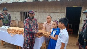 রামগড়ের দুর্গম অন্তু পাড়ায় পাহাড়ি শিক্ষার্থীদের মাঝে বিজিবির শিক্ষা উপকরণ ও ক্রীড়া সামগ্রী বিতরণ