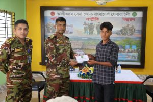 বান্দরবানের আলীকদমে বিভিন্ন ব্যক্তি ও প্রতিষ্ঠানে সেনা জোনের আর্থিক সহায়তা বিতরণ