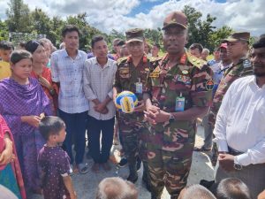বাঘাইছড়ির মিলনপুর বেসরকারী প্রাথমিক বিদ্যালয়ে সেনাবাহিনী কর্তৃক শিক্ষা ও ক্রীড়া সামগ্রী বিতরন