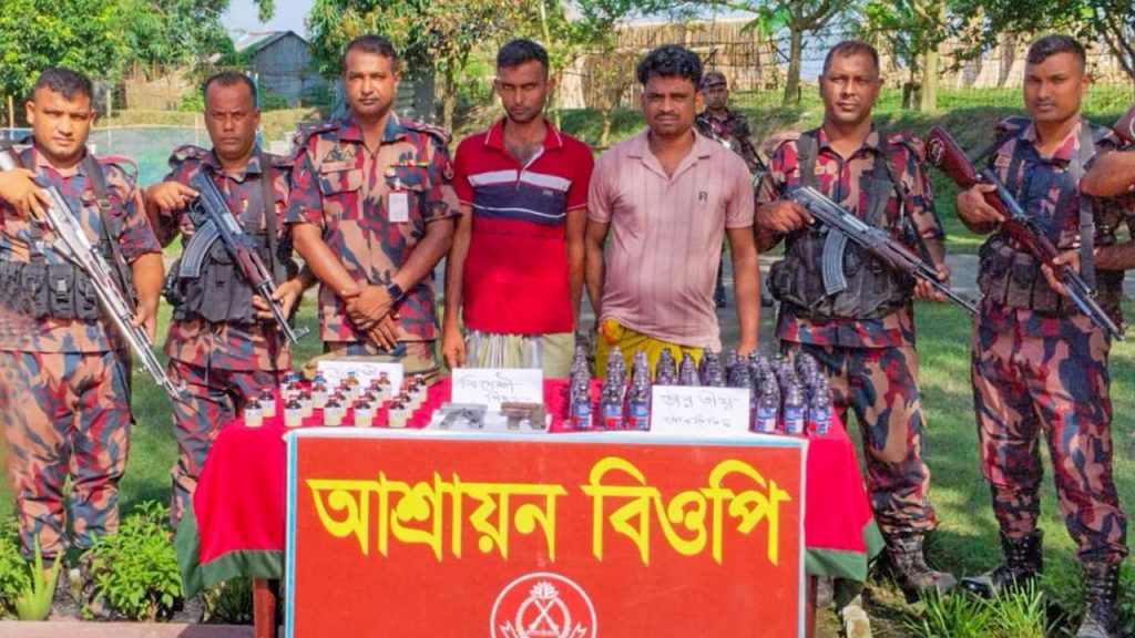 কুষ্টিয়ার দৌলতপুরে বিজিবির অভিযানে বিপুল মাদক ও অস্ত্রসহ দুই যুবক আটক
