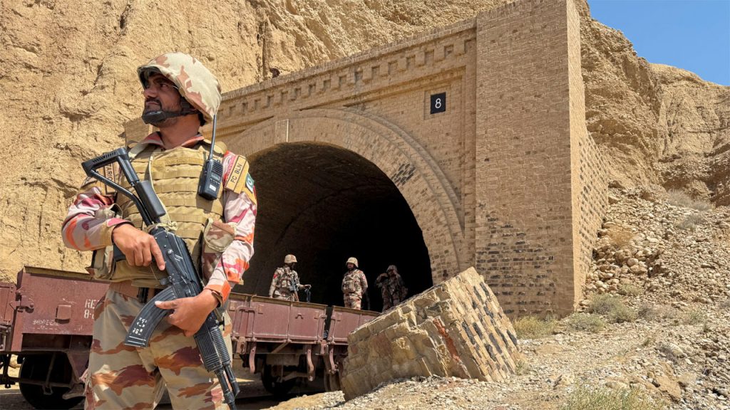 ‘অস্থির’ বেলুচিস্তানে মোবাইল ইন্টারনেট বন্ধ করল পাকিস্তান