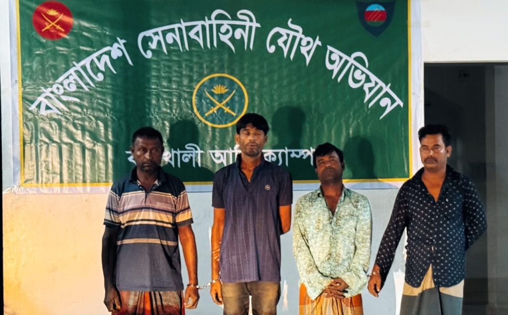 চট্টগ্রামে ভারতীয় নাগরিকসহ আটক ৪, ফিশিং ট্রলার ও জাল জব্দ