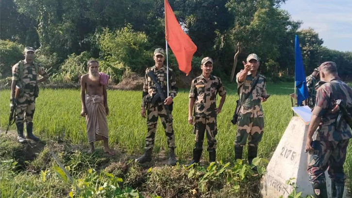 ফেনীর পরশুরাম সীমান্ত থেকে ধরে নেওয়া বৃদ্ধকে ৭ ঘণ্টা পর ফেরত দিল বিএসএফ