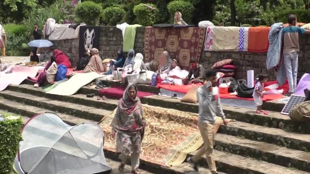 পাকিস্তান থেকে আফগান শরণার্থীদের জোরপূর্বক ফেরত পাঠানো শুরু