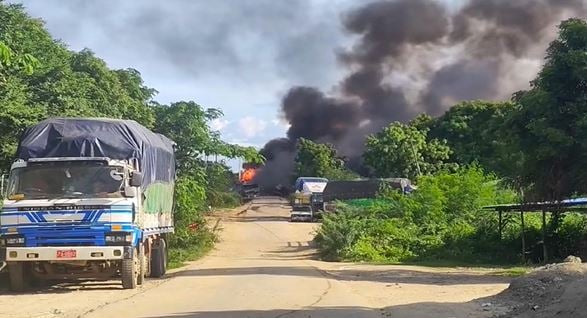 মিয়ানমারে বেসামরিক গাড়িবহরে বিমান হামলায় নিহত ৮