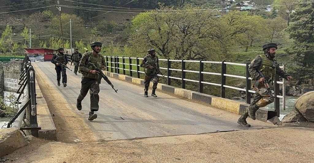 ফের কাশ্মীর সীমান্তে পাকিস্তানের সঙ্গে ভারতীয় সেনাবাহিনীর গোলাগুলির খবর