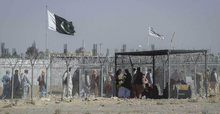 ১৪ লাখ আফগান শরণার্থীকে জোর করেই ফেরত পাঠাচ্ছে পাকিস্তান